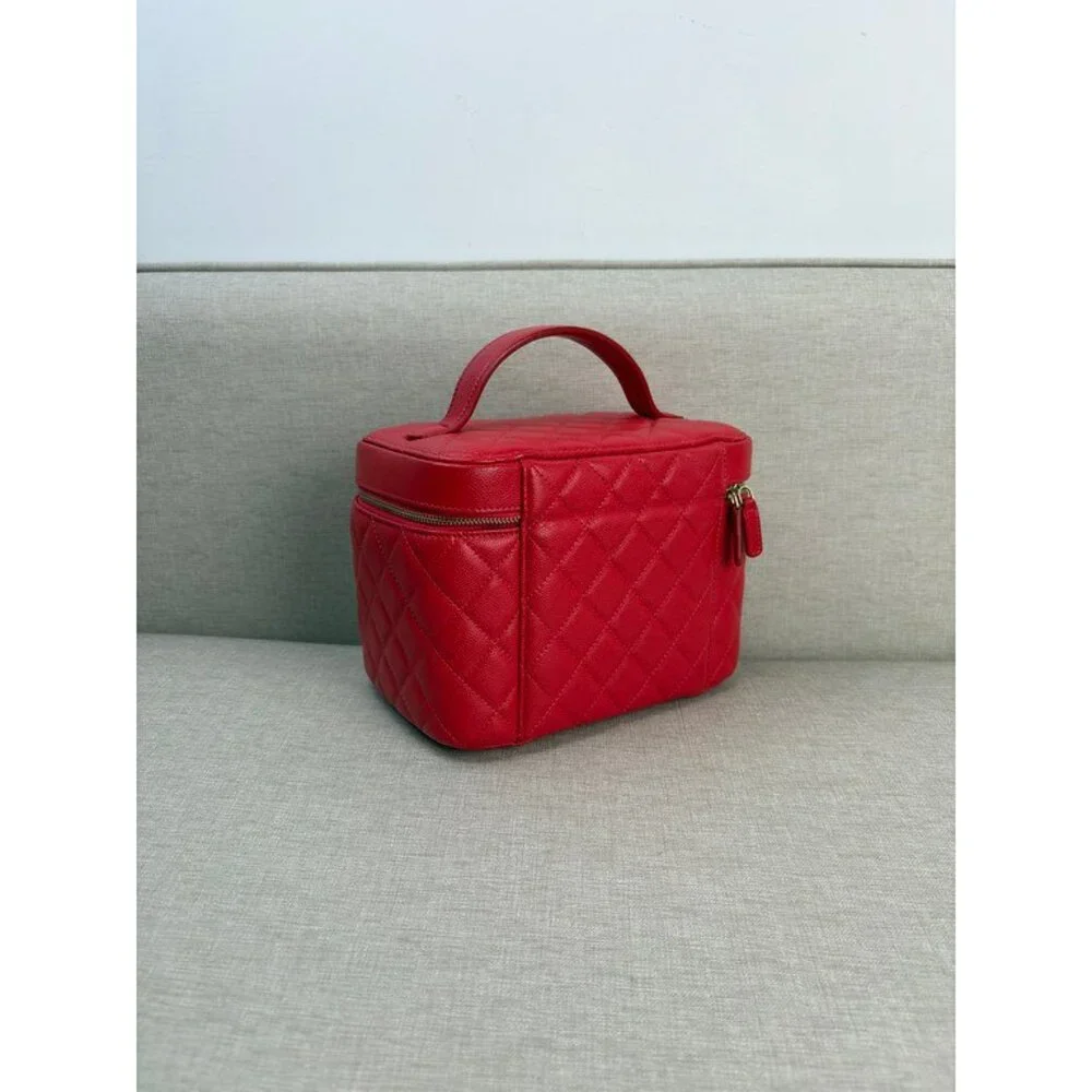 CHANEL Red Caviar Vanity Case Medium GHW